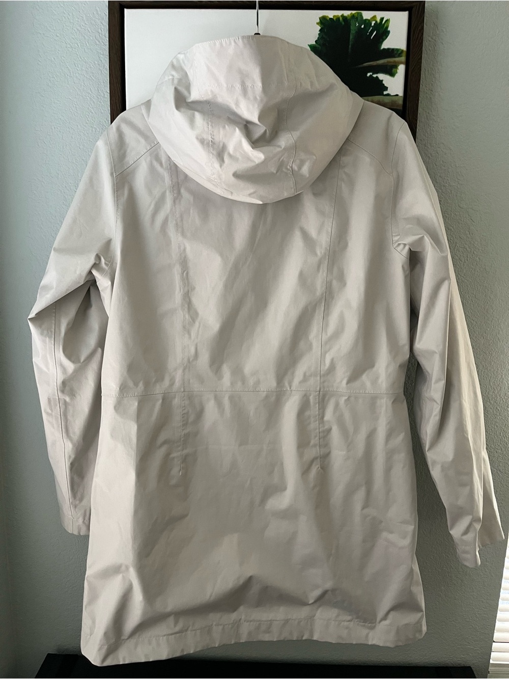 The North Face Women’s Hyvent Raincoat. - Picture 2 of 9